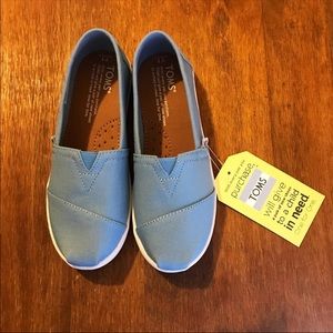 Toms youth size 1